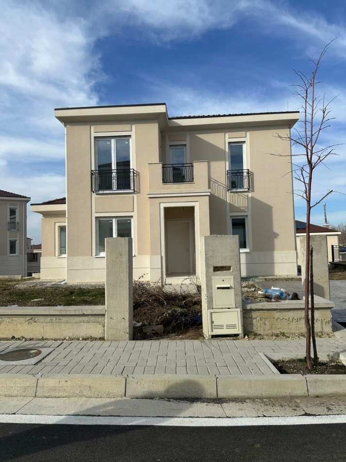 Tirane, shitet Vile 2 Katshe Kati 0, 338 m² 1.000.000 € (TEG)