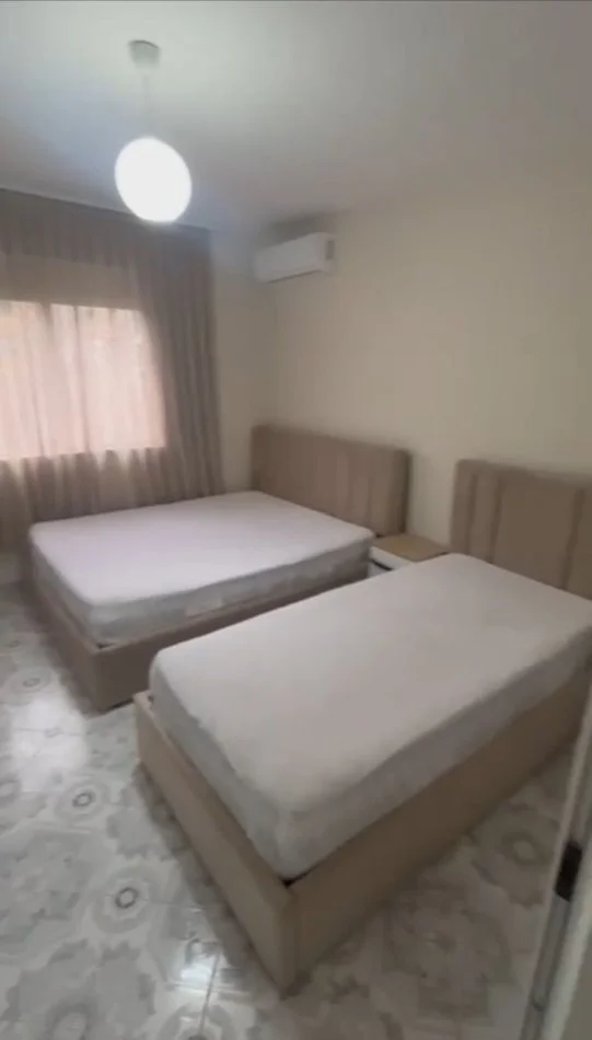 Tirane, jepet me qera apartament 1+1+Aneks+Ballkon Kati 3, 60 m² 450 € (Porcelan, Mbas Universitetit Europian.)