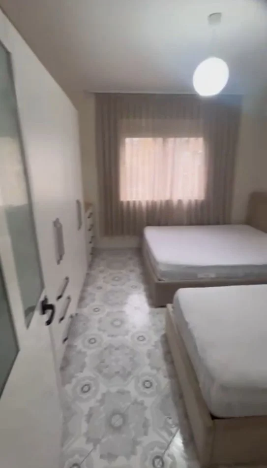 Tirane, jepet me qera apartament 1+1+Aneks+Ballkon Kati 3, 60 m² 450 € (Porcelan, Mbas Universitetit Europian.)