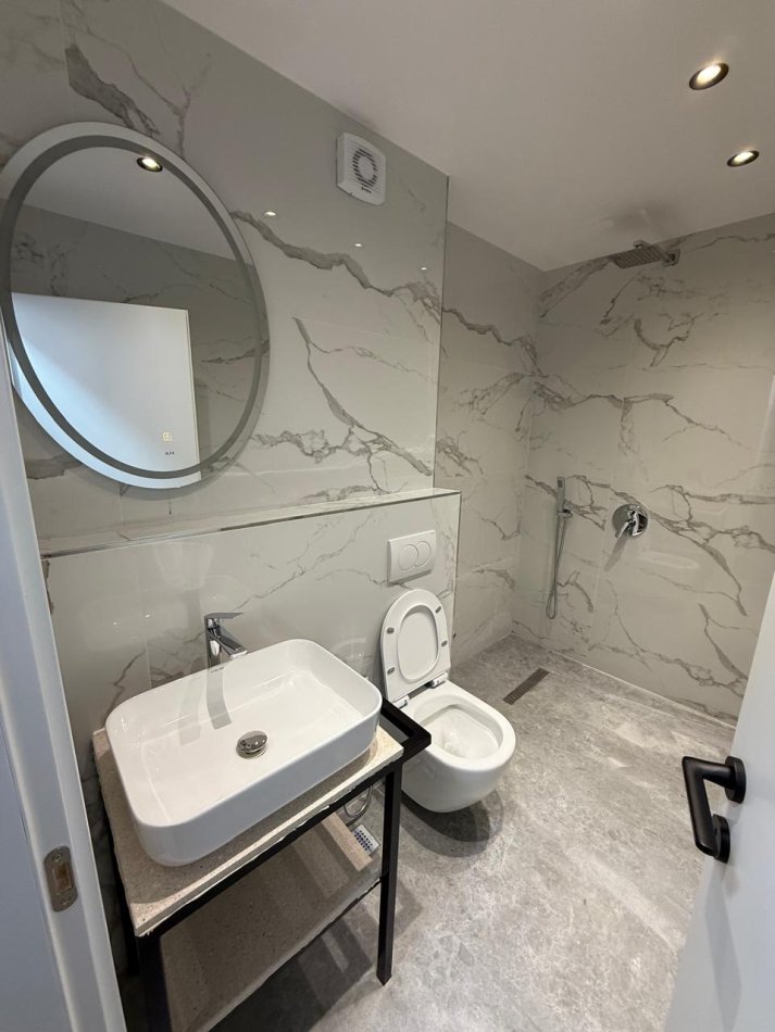 Vlore, jepet me qera apartament 1+1 Kati 1, 60 m² 370 € (prane shkolles 9vjecare ismail qemali vlore)