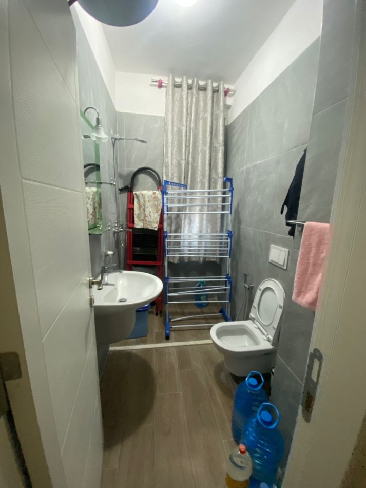 Tirane, jepet me qera apartament 2+1 Kati 3, 96 m² 1.000 € (Kopshti Botanik)