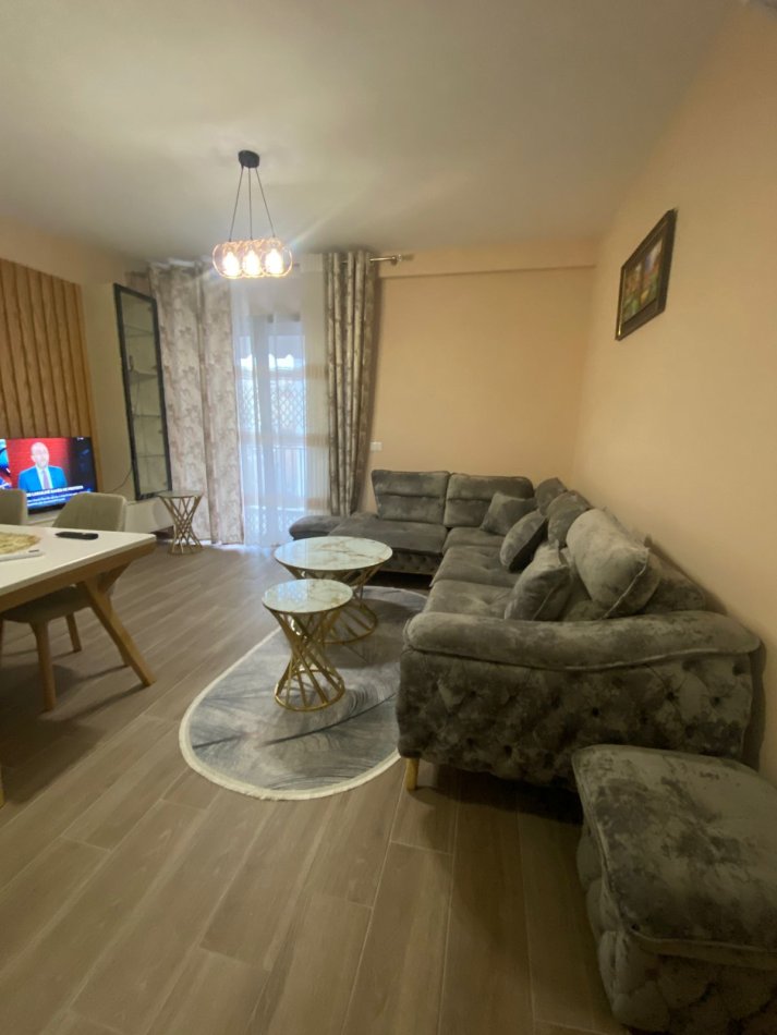 Tirane, jepet me qera apartament 2+1 Kati 3, 96 m² 1.000 € (Kopshti Botanik)