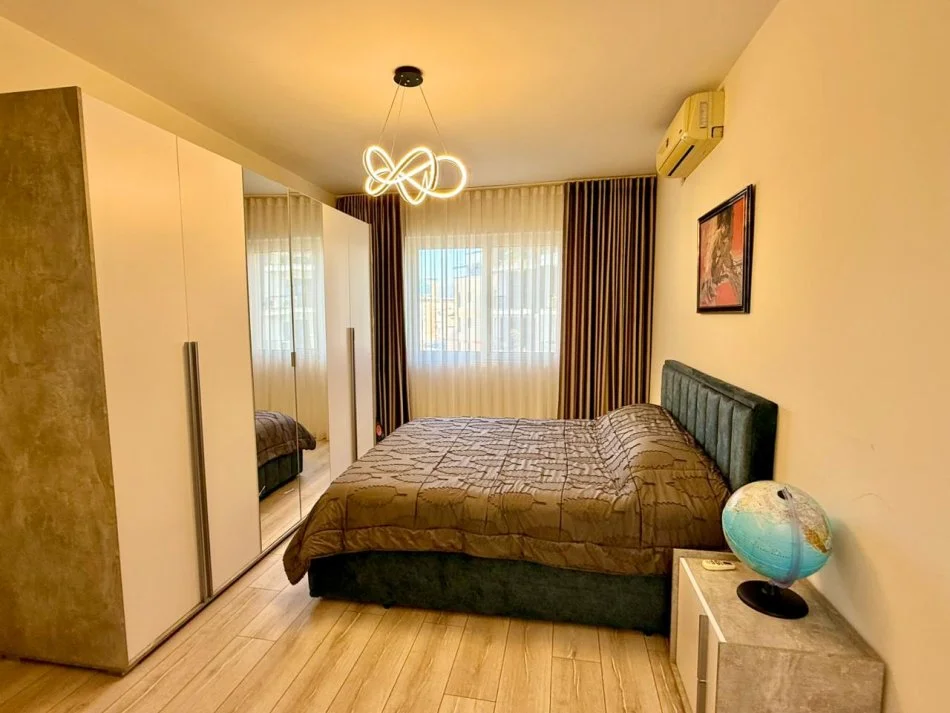 Tirane, jepet me qera apartament 1+1+Ballkon Kati 8, 70 m² 800 € (Rruga e Kosovareve)