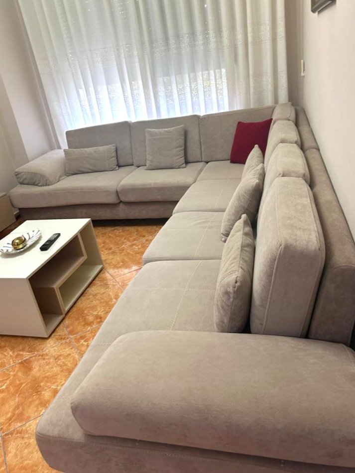 Tirane, jepet me qera apartament 2+1 Kati 3, 90 m² 650 € 