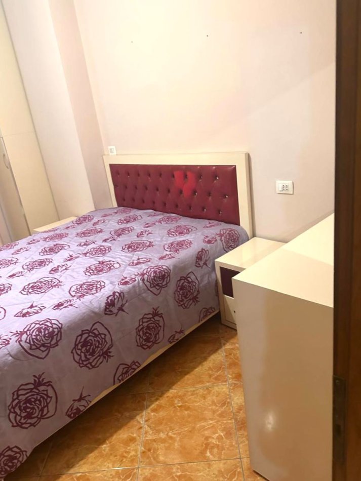 Tirane, jepet me qera apartament 2+1 Kati 3, 90 m² 650 € 