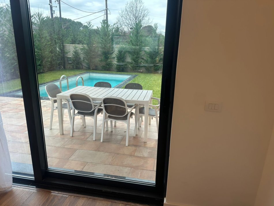 Tirane, jepet me qera Vile 3+1 , 300 m² 3.400 € (Mes Lunder dhe TEG)