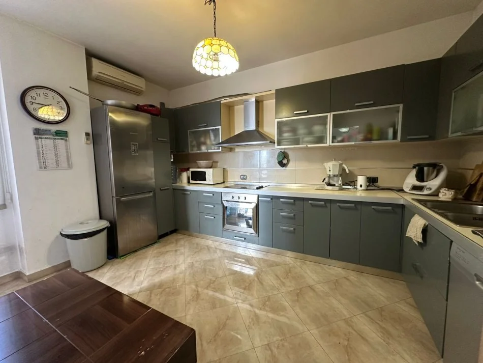 Tirane, shitet apartament+verande | Penthouse 3+1+Aneks+Ballkon Kati 8, 160 m² 195.000 € (pallatet cabej)