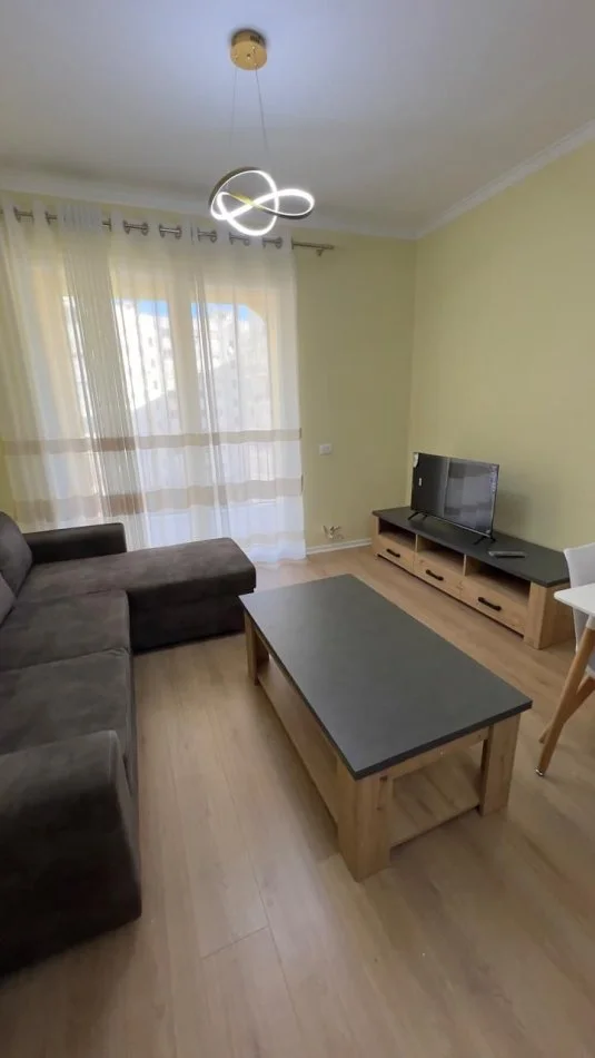 Tirane, jepet me qera apartament 2+1+Aneks+Ballkon Kati 3, 92 m² 550 € 