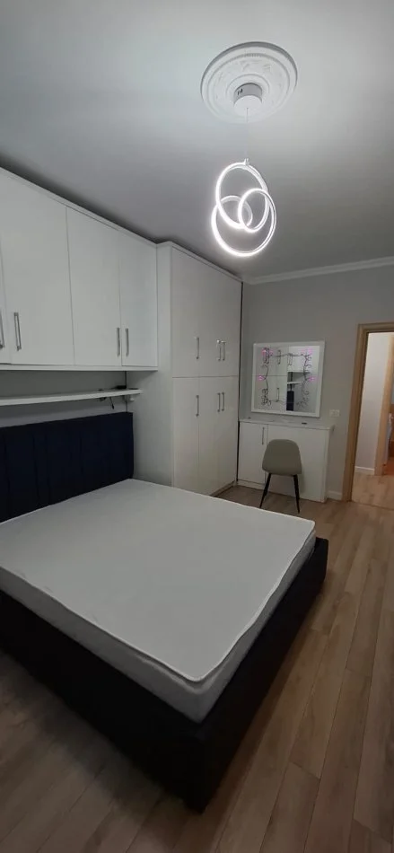 Tirane, jepet me qera apartament 1+1+Aneks+Ballkon Kati 2, 60 m² 550 € (Kodra e Diellit, Ngjitur me Eleonoren.)
