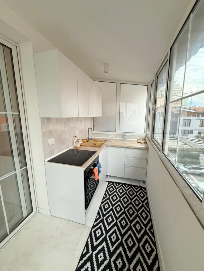 Tirane, shitet apartament 2+1+Ballkon Kati 3, 70 m² 240.000 € (Pallatet Agimi) Bllok