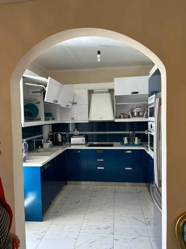 Tirane Fresk Shitet Apart sip.128m2+Garazh-1,sip.22m2,tip 2+1, kat 6, kompleks ri banim, Çmim185'000€, te Shkoll 9-Vjeç Qesarakë rr M.Deliu Fresku Tir