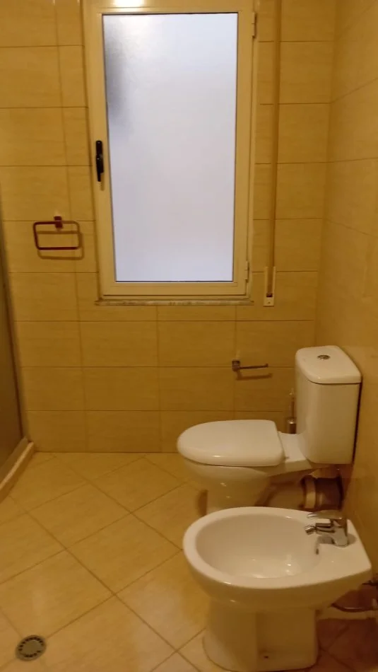 Tirane, jepet me qera apartament 1+1+Aneks+Ballkon Kati 5, 67 m² (Don Bosko)