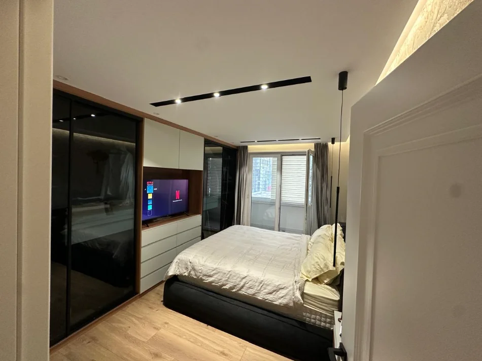 Tirane, jepet me qera 2+1 Kati 6, 100 m² 1.500 € 