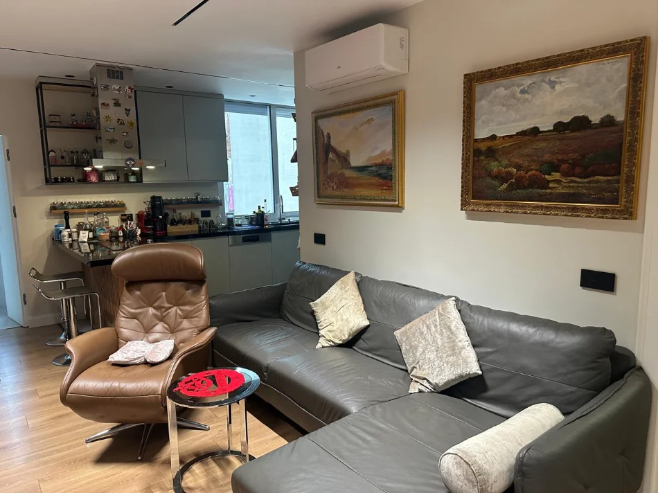 Tirane, jepet me qera 2+1 Kati 6, 100 m² 1.500 € 