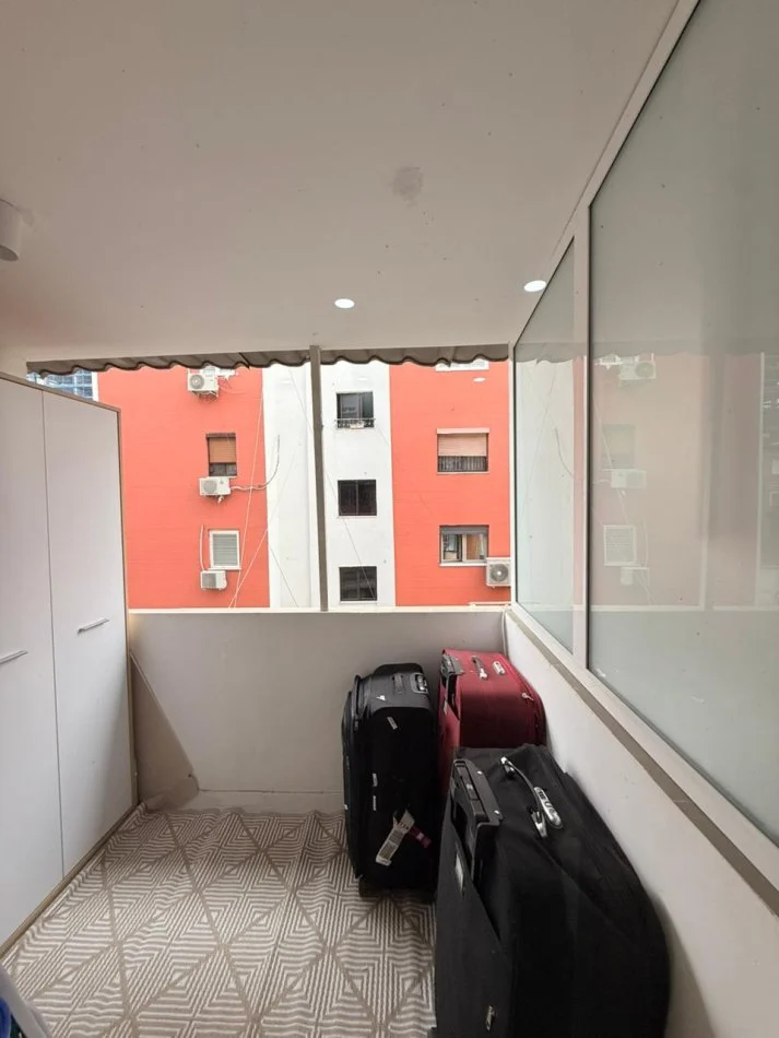 Tirane, shes apartament 2+1+Ballkon Kati 3, 70 m² 240.000 € (Pallatet Agimi)