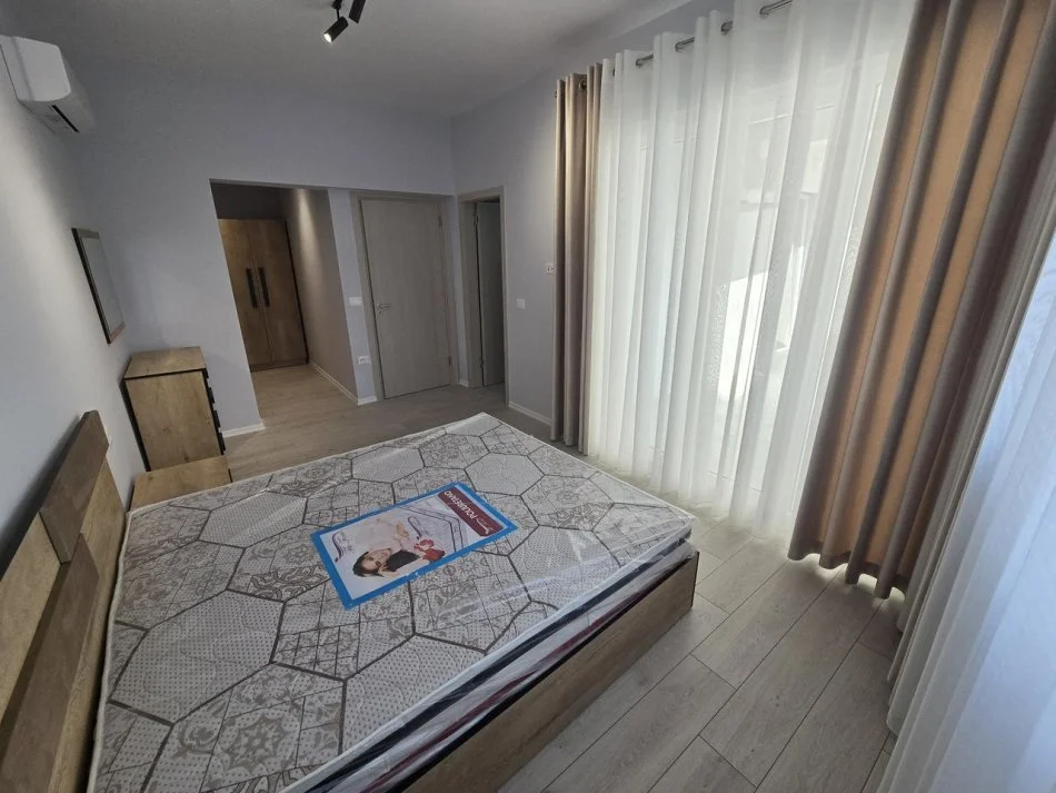 Tirane, shitet apartament 2+1+Ballkon Kati 7, 130 m² 250.000 € (Fusha e Aviacionit)