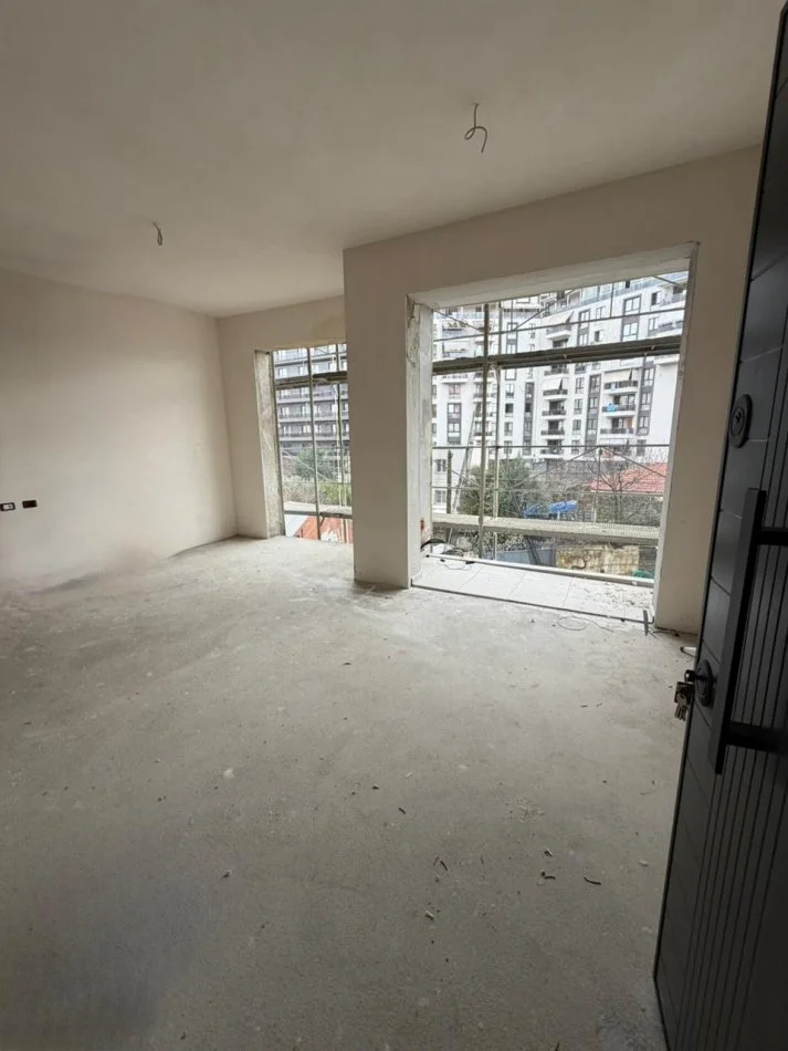 Tirane, shitet apartament 1+1+Ballkon Kati 1, 69 m² 125.600 € (Fusha e Aviacionit)