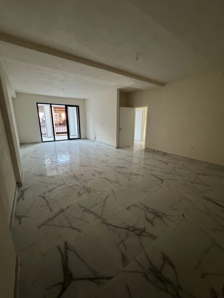 Tirane, shes apartament 3+1+Ballkon Kati 1, 180 m² 207.800 € (Astir)