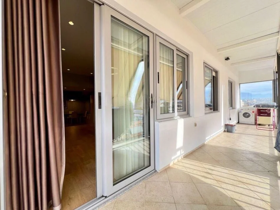 Tirane, shitet apartament 2+1+Ballkon Kati 10, 90 m² 188.000 € (Komuna e Parisit)