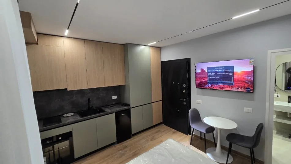 Mundësi e Rrallë  (3 garsoniere )📍Qendër/ Mine peza/ Përballë Golden Tower  ( Shitje aktualisht me qira 1400 eu neto) 100% të reja🔥🔥 255.000 eu( të treja)