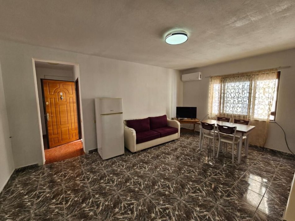 Tirane, jepet me qera apartament 2+1 Kati 3, 90 m² 600 € (Sheshi Willson)