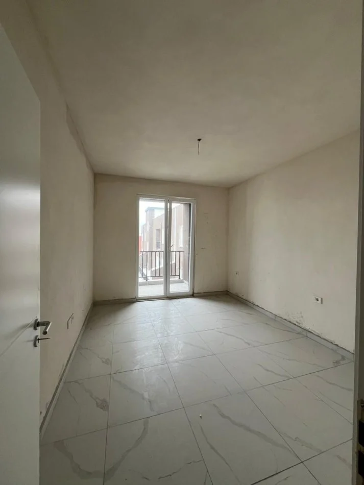 Tirane, shitet apartament 2+1+Ballkon Kati 8, 97 m² 87.500 € (KAMEZ)