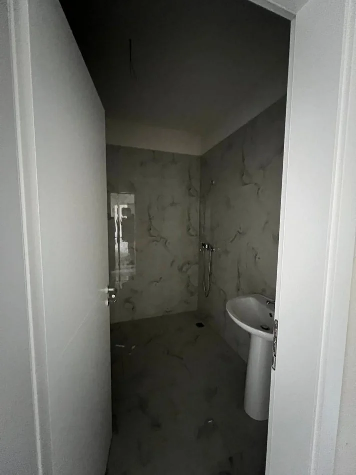 Tirane, shitet apartament 2+1+Ballkon Kati 8, 97 m² 87.500 € (KAMEZ)