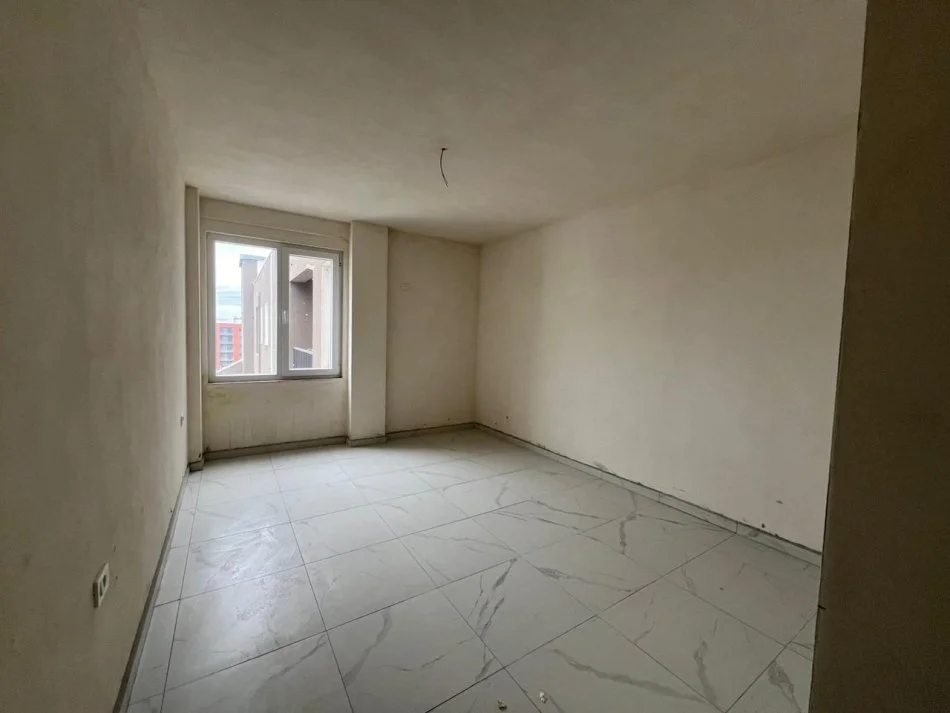 Tirane, shitet apartament 2+1+Ballkon Kati 8, 97 m² 87.500 € (KAMEZ)