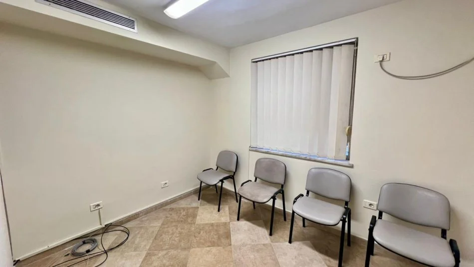 Zyre me Qera : 4 Ambiente Pune📍Vasil Shanto (Buze Unaze) - 55,000 Lek - S.90m² || Pozicionim Buze Rruge Kryesore🔥