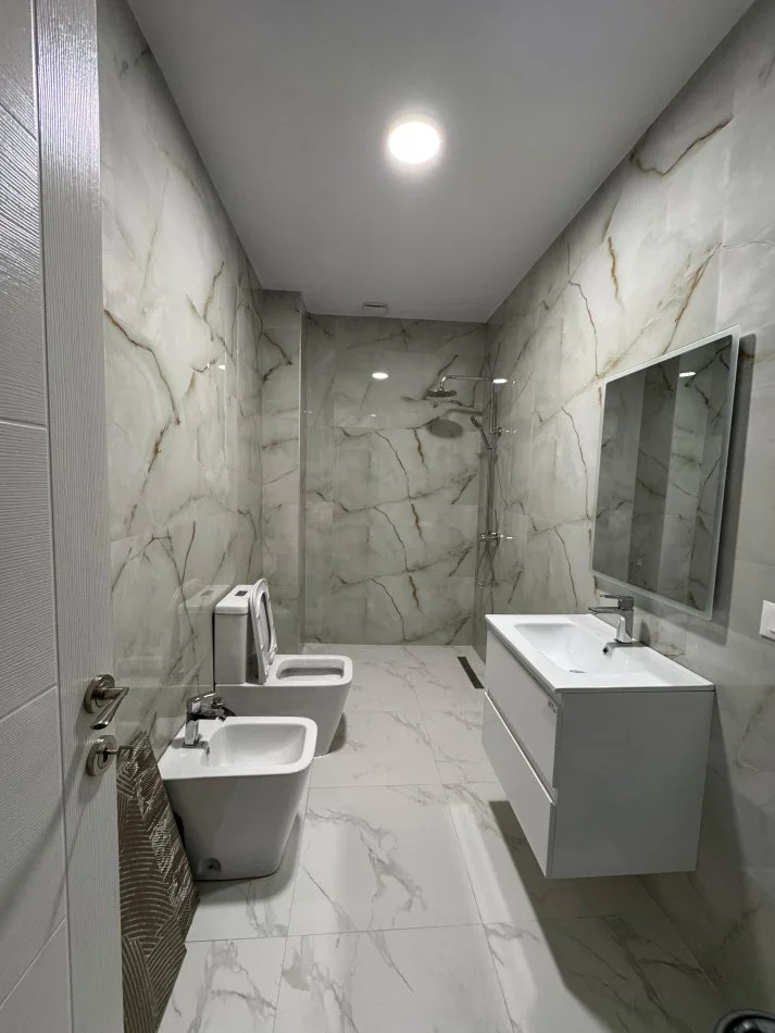 Tirane, shitet 2+1 Kati 1, 98 m² 135.000 € (Rruga Shefqet Kuka, Fresk)