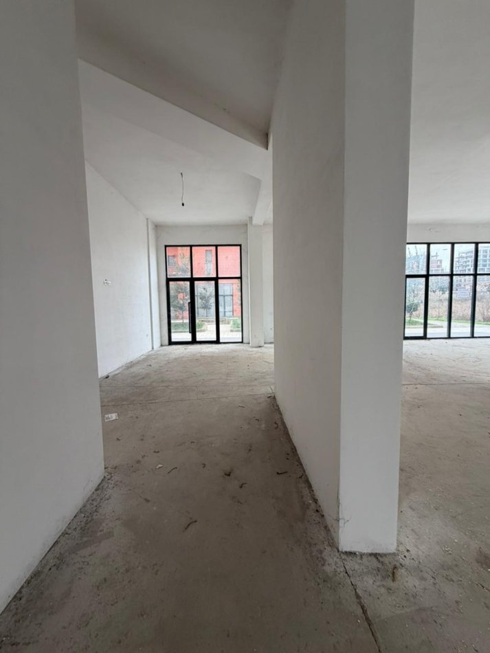 Tirane, jepet me qera ambjent biznesi Kati 0, 300 m² 4.000 € (Unaza e Re)