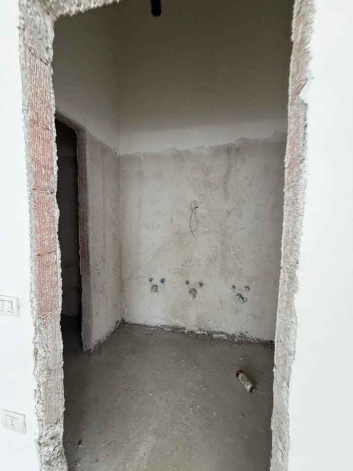 Tirane, jepet me qera ambjent biznesi Kati 0, 300 m² 4.000 € (Unaza e Re)