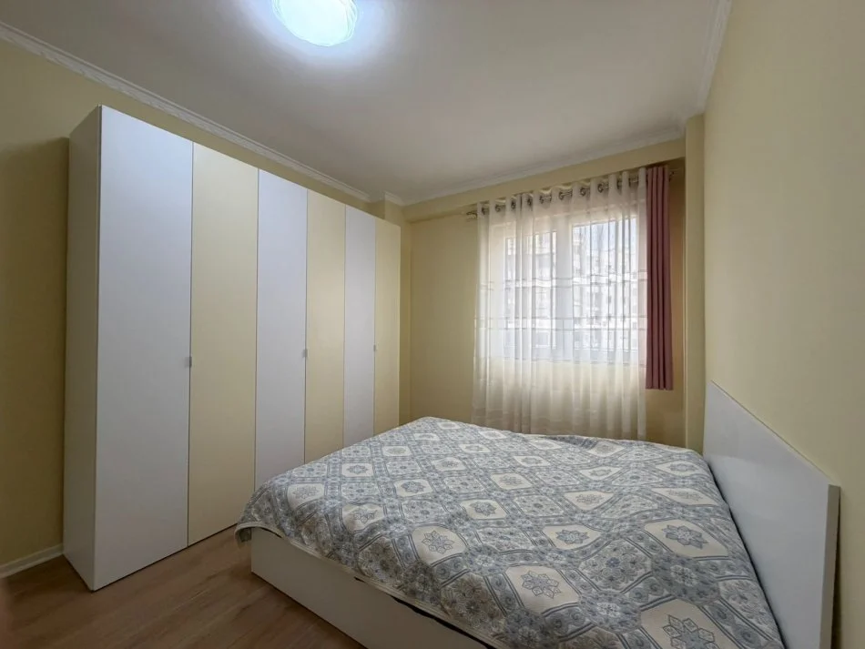 Tirane, jepet me qera apartament 2+1+Ballkon Kati 4, 95 m² 570 € (GRAND GALLERY)