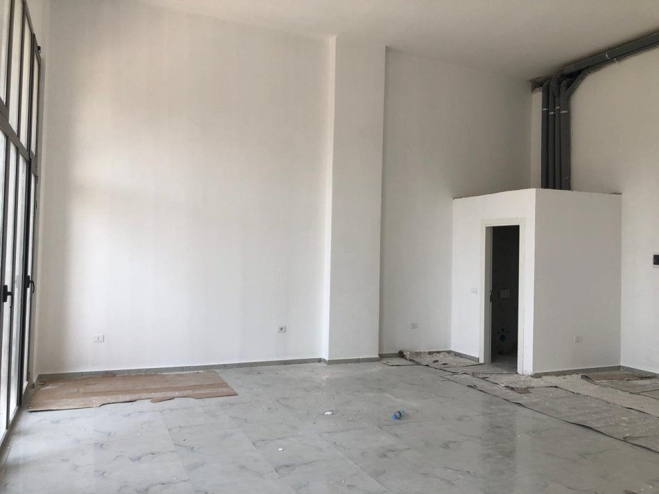 Tirane, shitet ambjent biznesi Kati 1, 88 m² (Xhanfize Keko)