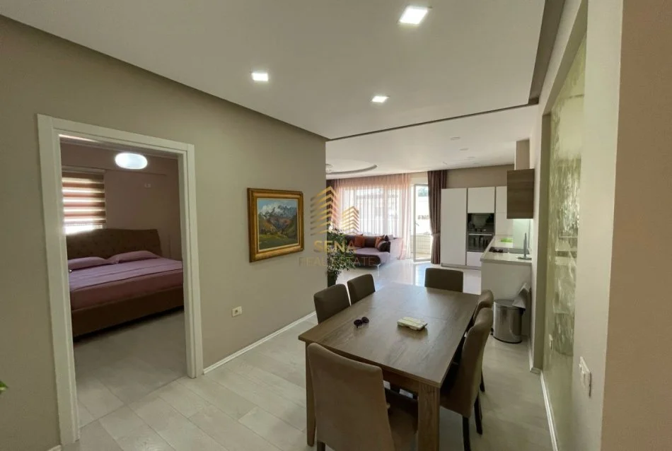 Tirane, jepet me qera apartament 3+1+Ballkon Kati 4, 187 m² 1.400 € (Liqeni i Thate)