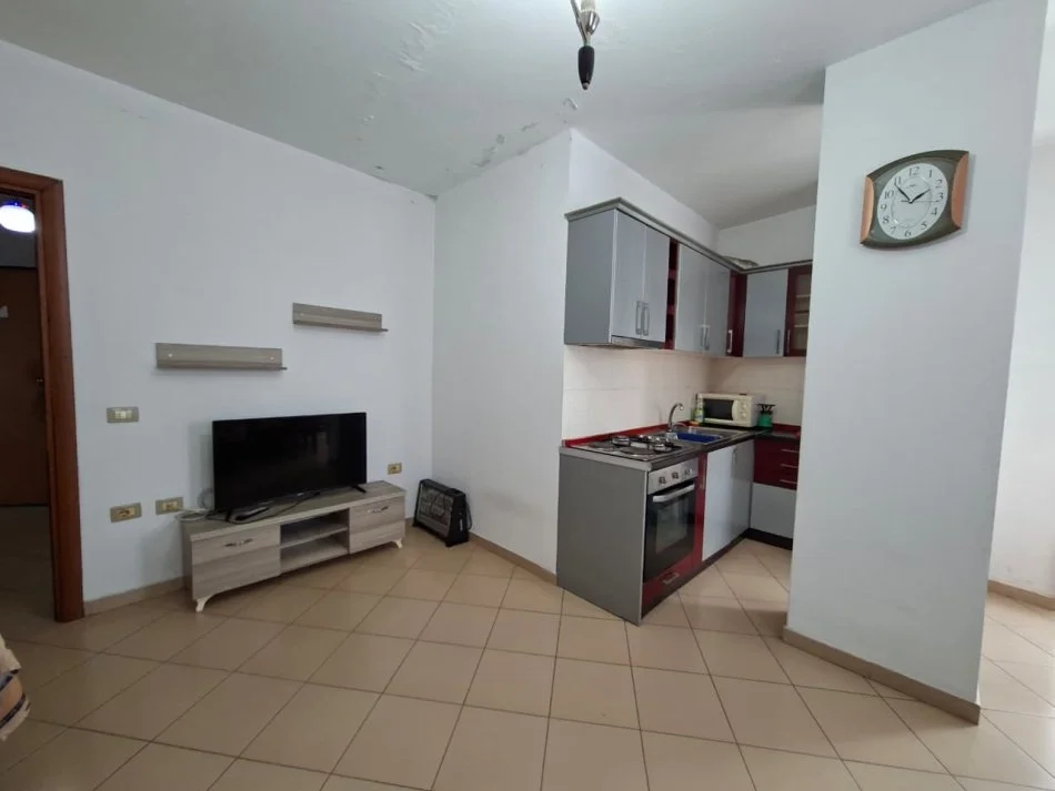 Jepet Me Qira : Apartament 1+1 & 1 BLLK (📍Kombinat / Sapor Lounge ) ✨️ E mobiluar / Pallat I Ri  33.000 Leke/Muaj