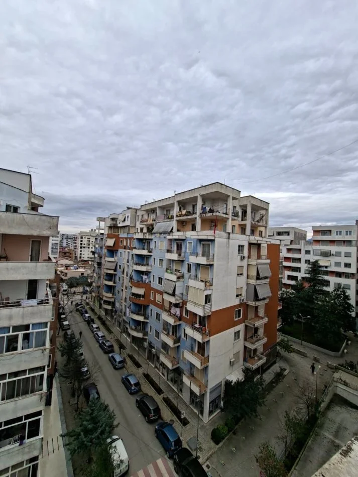 Jepet Me Qira : Apartament 1+1 & 1 BLLK (📍Kombinat / Sapor Lounge ) ✨️ E mobiluar / Pallat I Ri  33.000 Leke/Muaj