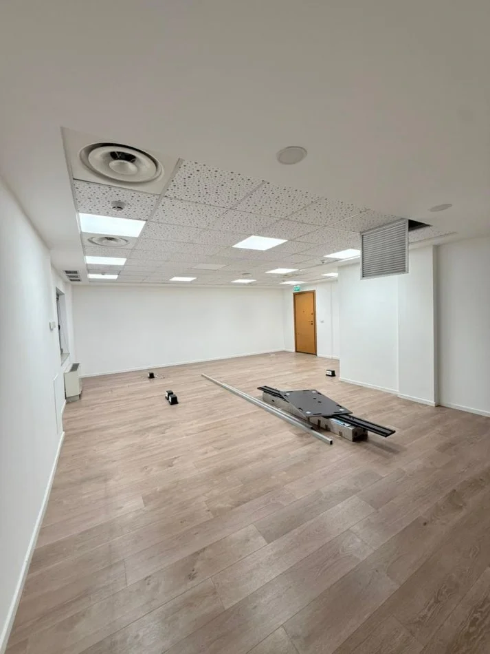 Tirane, jepet me qera zyre Kati 5, 305 m² 9.150 € 