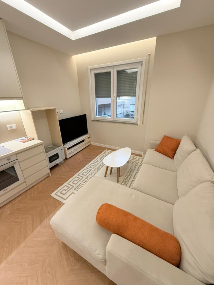 Tirane, jepet me qera apartament 2+1 Kati 4, 90 m² 1.100 € (Liqeni i Thate)