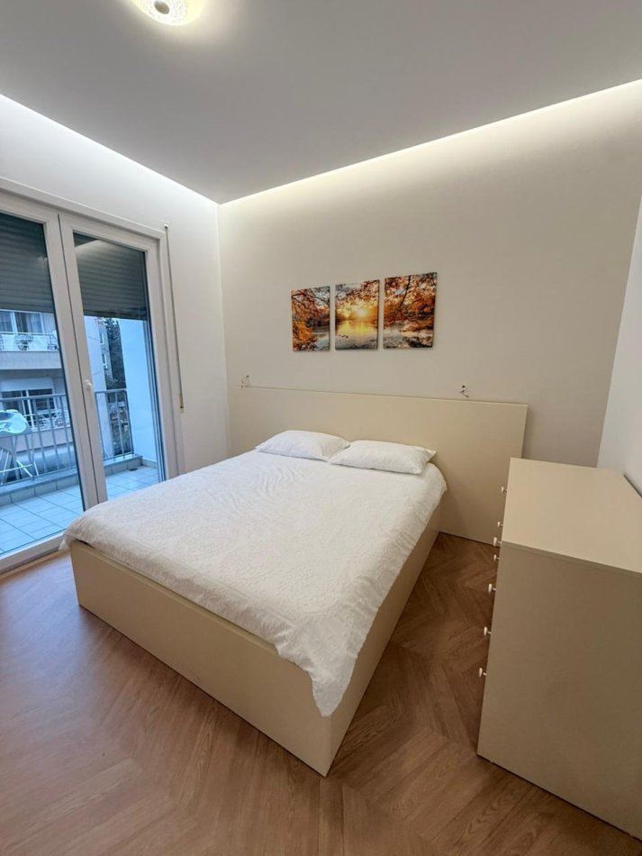 Tirane, jepet me qera apartament 2+1 Kati 4, 90 m² 1.100 € (Liqeni i Thate)