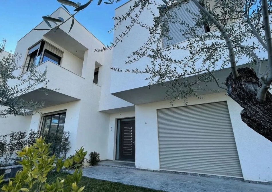Tirane, shitet Vile 2 Katshe Kati 0, 175 m² 330.000 € (Selite)