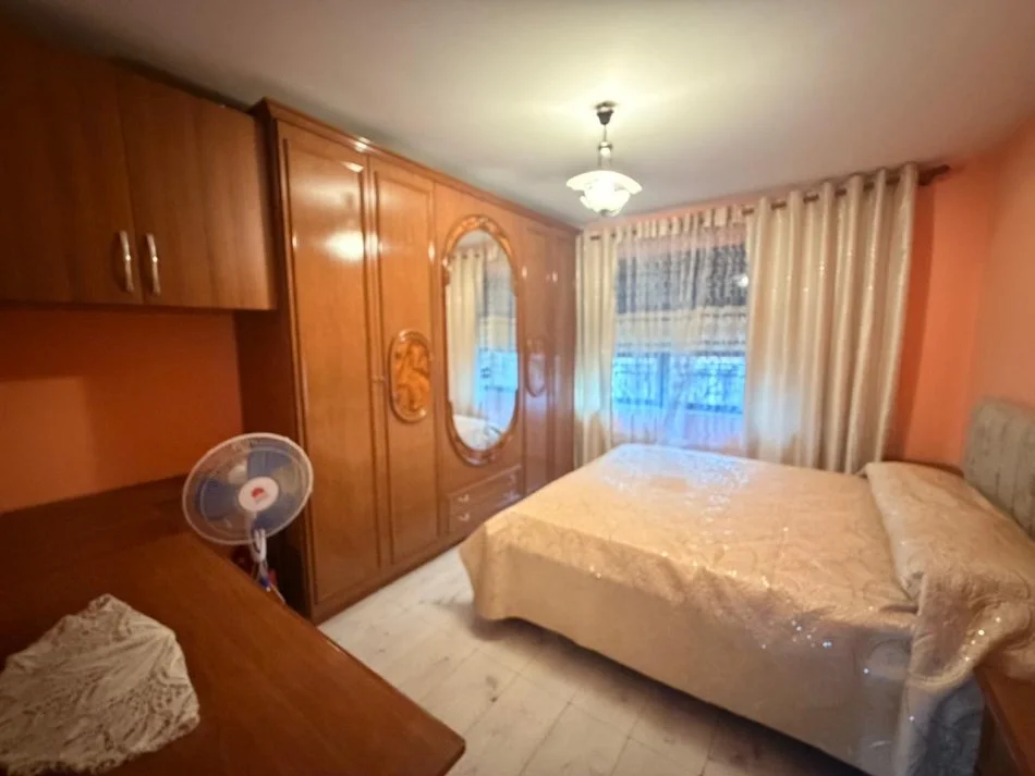 Durres, jepet me qera apartament 2+1 Kati 3, 80 m² 500 € (Pallati Sportit)