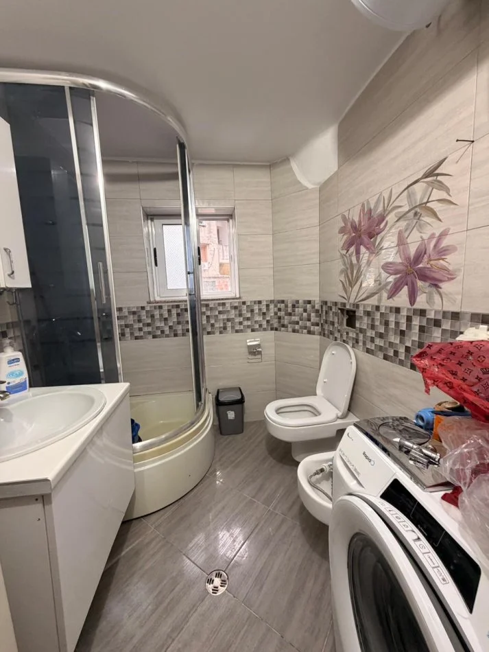 Durres, jepet me qera apartament 2+1 Kati 3, 80 m² 500 € (Pallati Sportit)