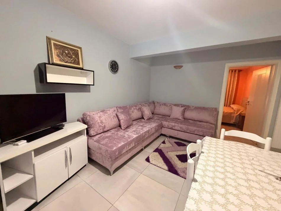 Durres, jepet me qera apartament 2+1 Kati 3, 80 m² 500 € (Pallati Sportit)