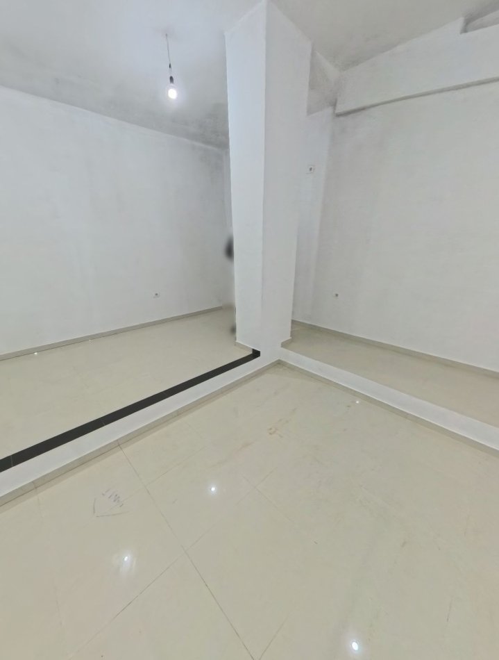 Tirane, jepet me qera ambjent biznesi Kati 0, 130 m² 900 € (5 maji)