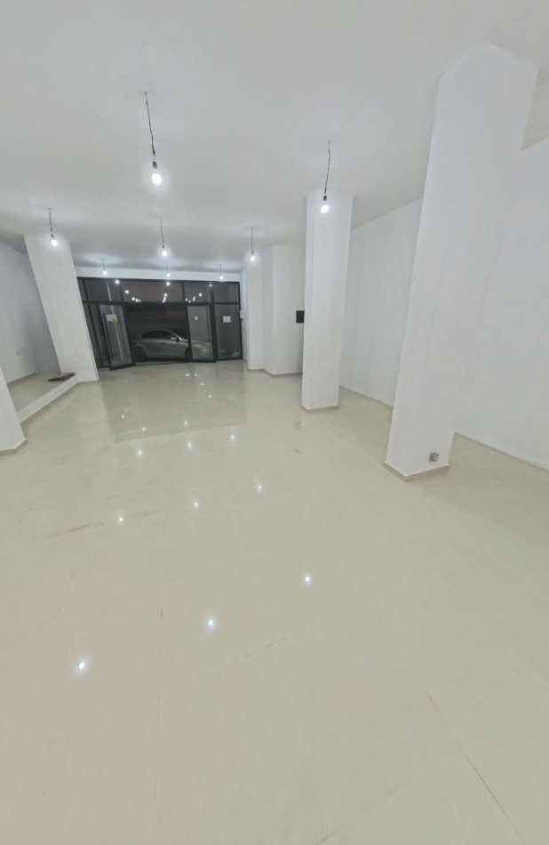 Tirane, jepet me qera ambjent biznesi Kati 0, 130 m² 900 € (5 maji)