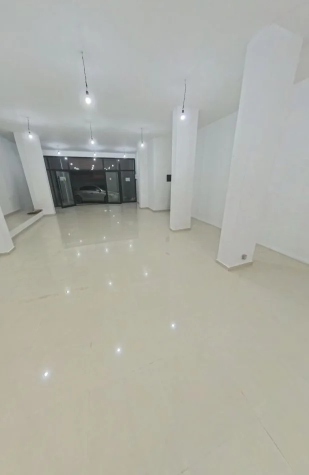 Tirane, jepet me qera ambjent biznesi Kati 0, 130 m² 900 € (5 maji)