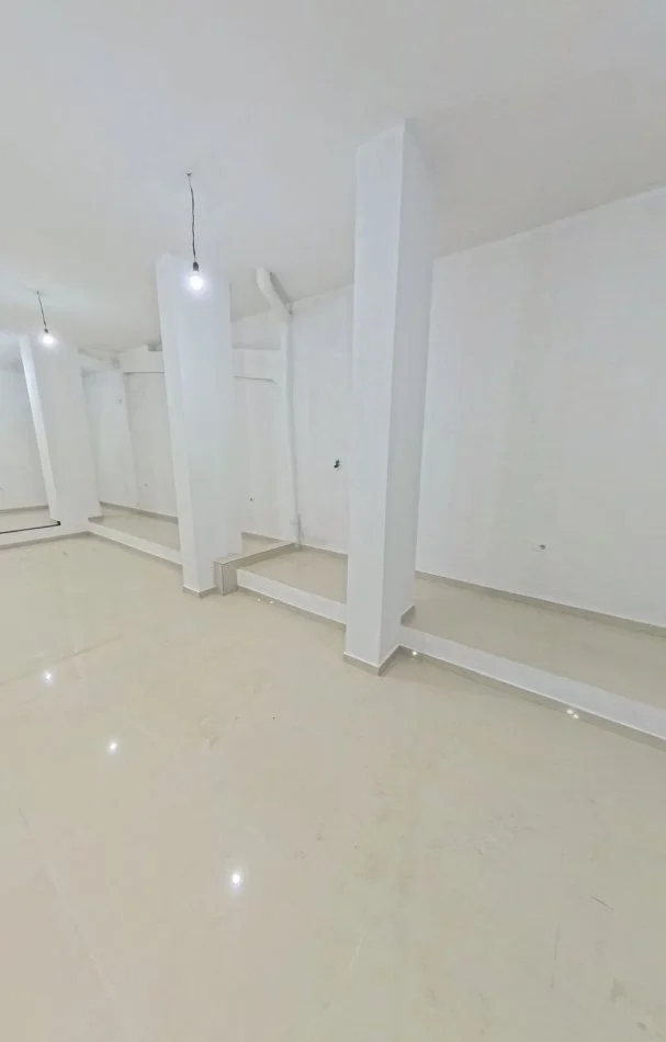 Tirane, jepet me qera ambjent biznesi Kati 0, 130 m² 900 € (5 maji)