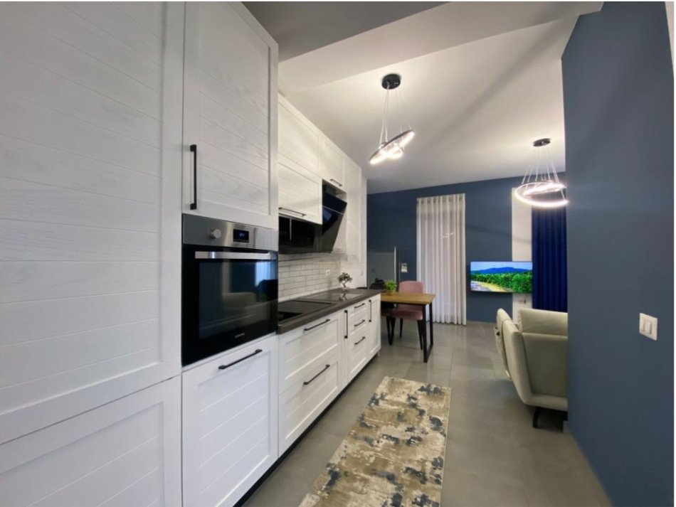 Tirane, jepet me qera apartament 1+1 Kati 2, 70 m² 700 € (21 Dhjetori)