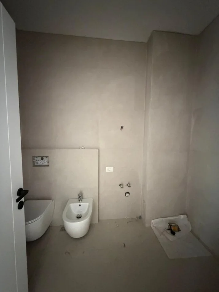 Tirane, shitet apartament 3+1+Ballkon Kati 3, 136 m² 338.800 € (Pazari i Ri)